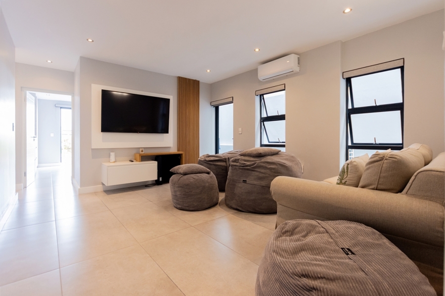 7 Bedroom Property for Sale in Calypso Beach Western Cape